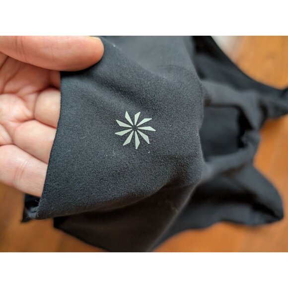 Athleta conscious crop cut out bra size M - Picture 6 of 8